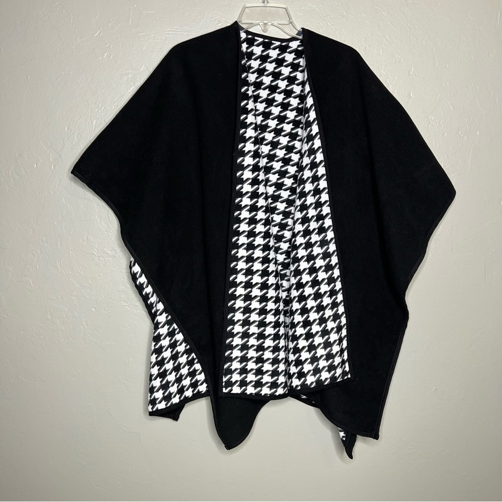 Woolrich Houndstooth Reversible Blanket Wrap - Picture 6 of 6